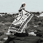 Hirono Freedom Island Cape Blanket - Image 2